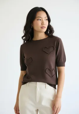 Sweter w serduszka damski - Sweter damski z krótkim rękawem - Brązowy M1278 r. L