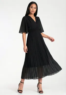 Czarna elegancka sukienka kopertowa maxi z plisowanym dołem i krótkim rękawem na wesele - M1294, czarny, L/XL