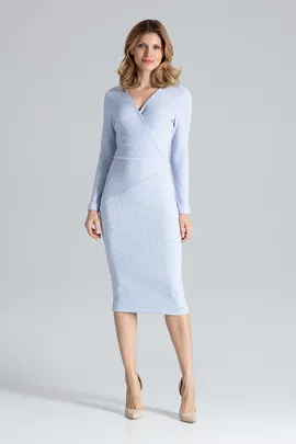 Błękitna prążkowana sukienka midi z kopertowym dekoltem i długim rękawem - M637 rozmiar L