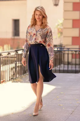 Elegancka spódnica z rozcięciem na udzie granatowa M675 rozmiar L
