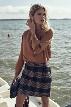Elegancka spódnica trapezowa mini w grubą kratę M723 rozmiar L