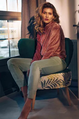 Bluza welurowa damska - bluza damska z kapturem różowa M745 rozmiar L